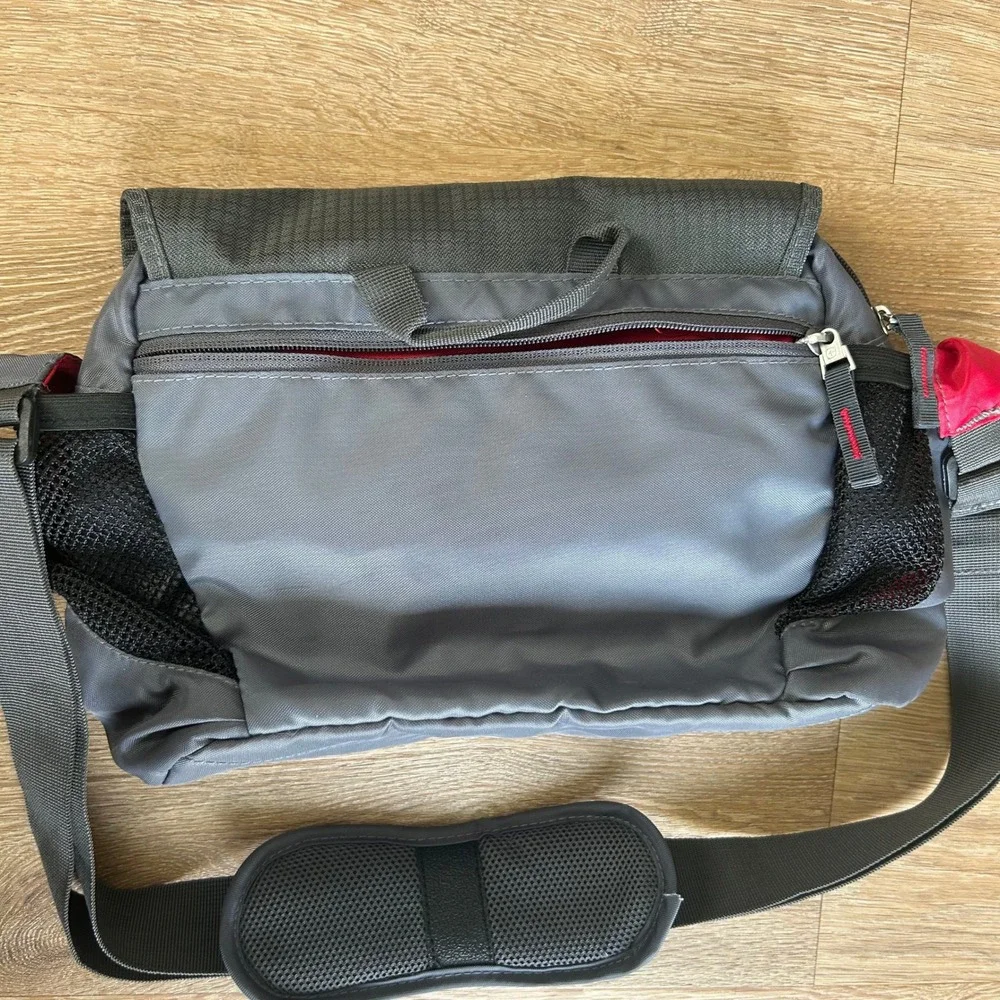 NWOT SwissGear Crossbody Messenger Bag Gray Black Red Travel Sling Shoulder Bag